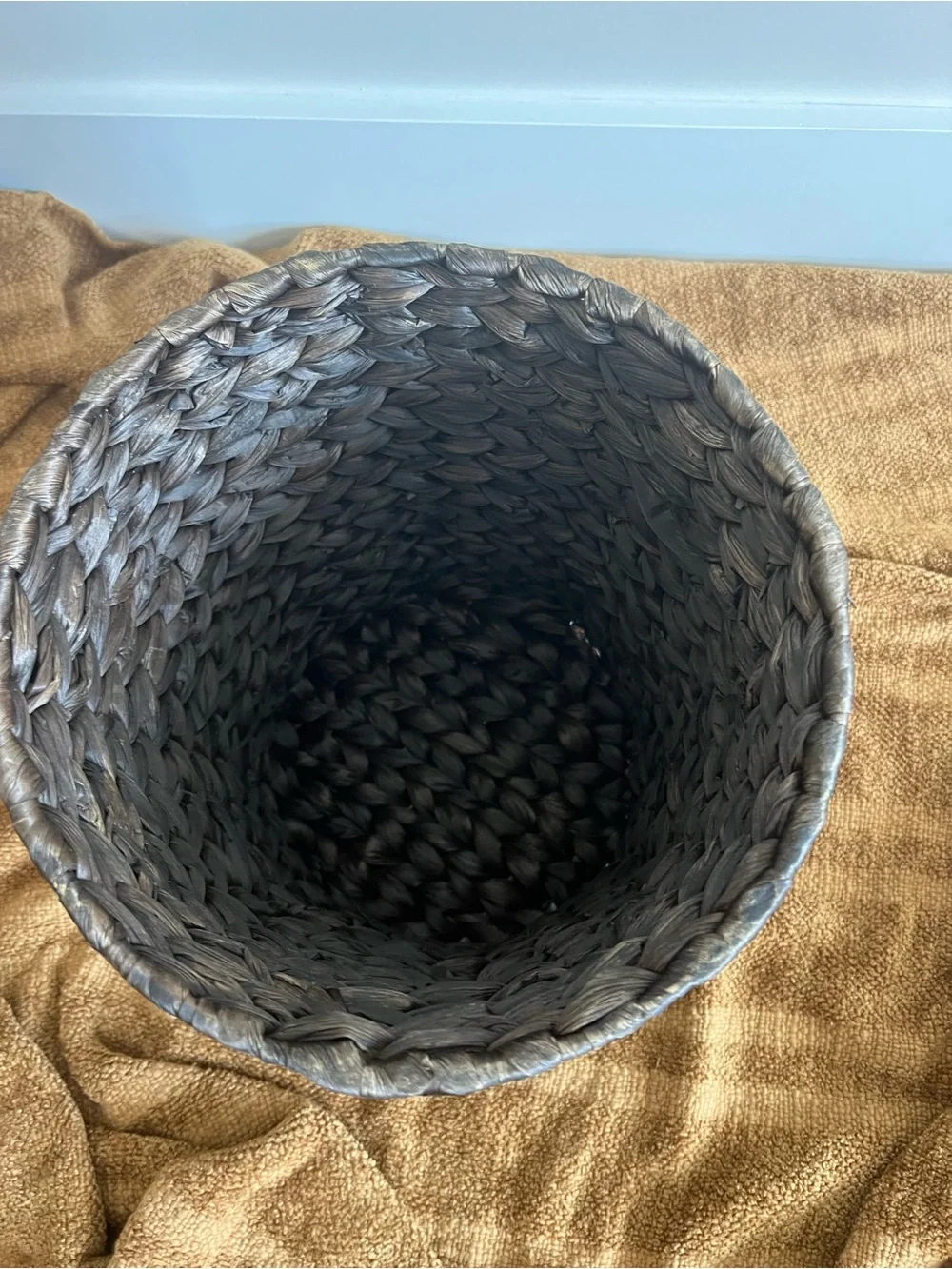 Casafield Espresso Brown Water Hyacinth Waste Basket Trash Can NWOT